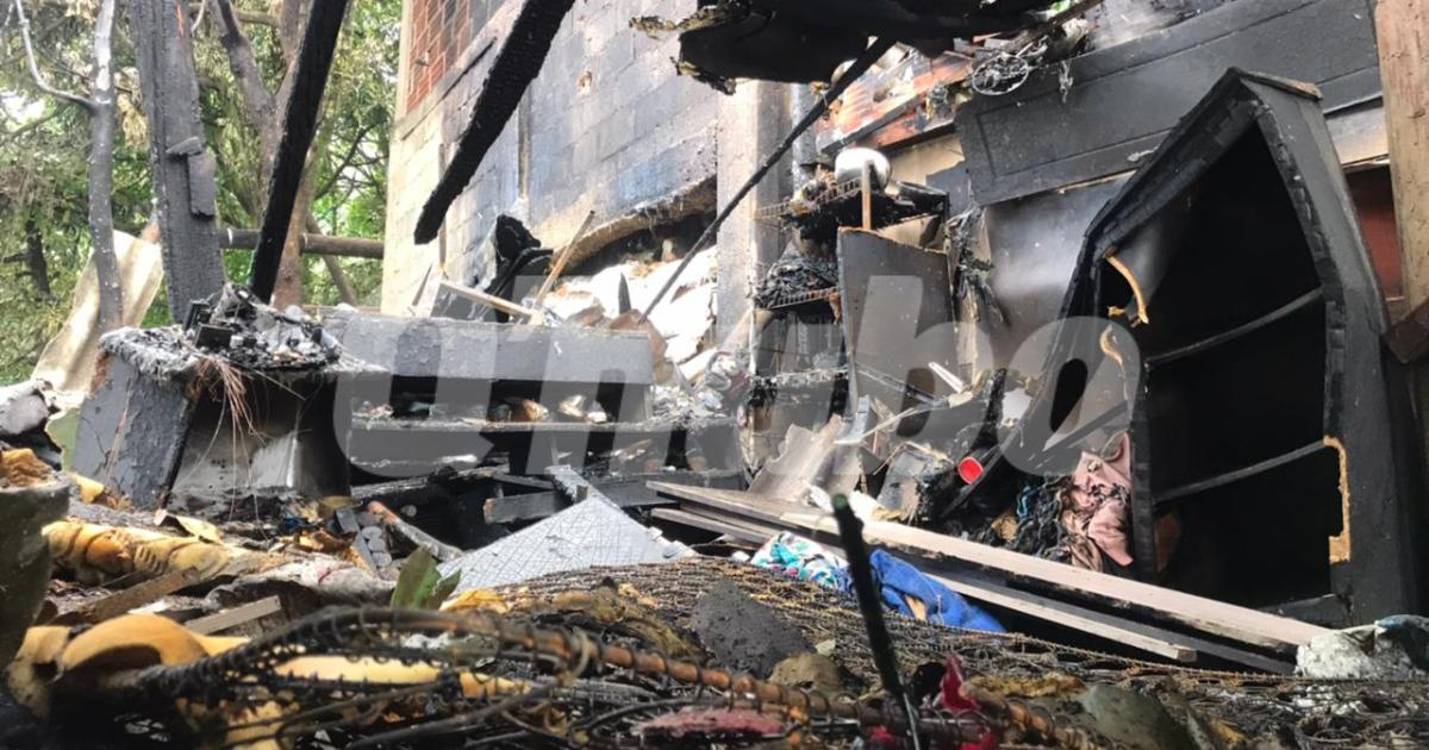 Afectaciones viviendas tras incendio en Manrique. FOTO: LAURA ROSA JIMÉNEZ