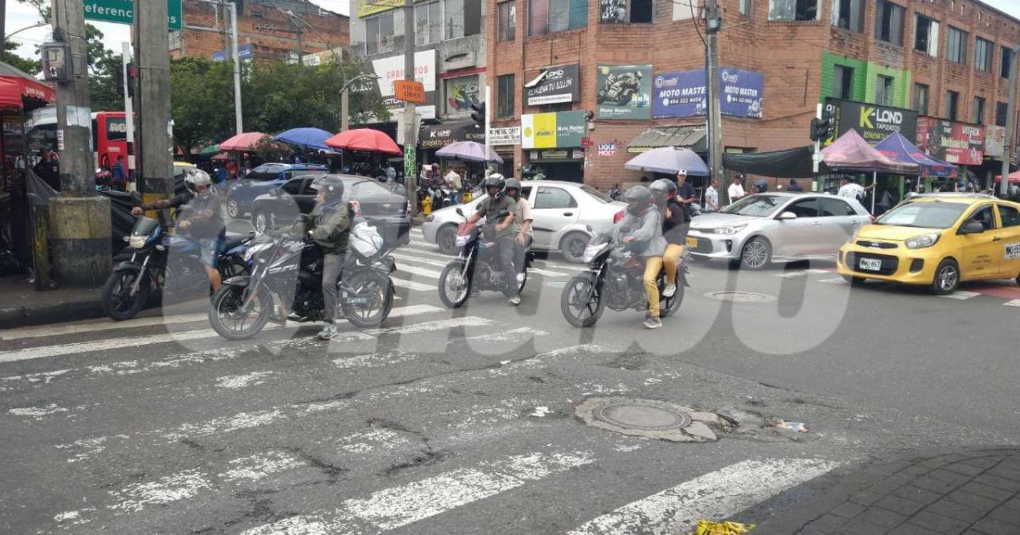 El hombre cayó en esta esquina del Centro. FOTO: GUILLERMO OSPINA