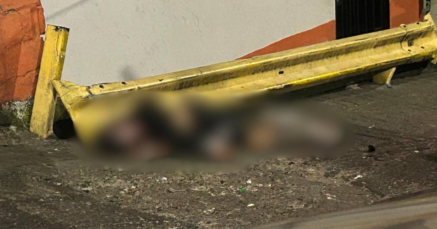 Emanuel Franco Cano tirado sin vida en plena vía pública del Popular 2. FOTO: D.R.A