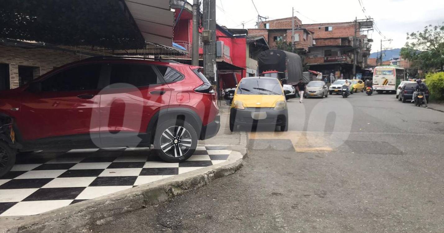 En este lugar estaba sentado Javier Noel Robledo cuando fue apuñalado. FOTO: LAURA ROSA JIMÉNEZ.