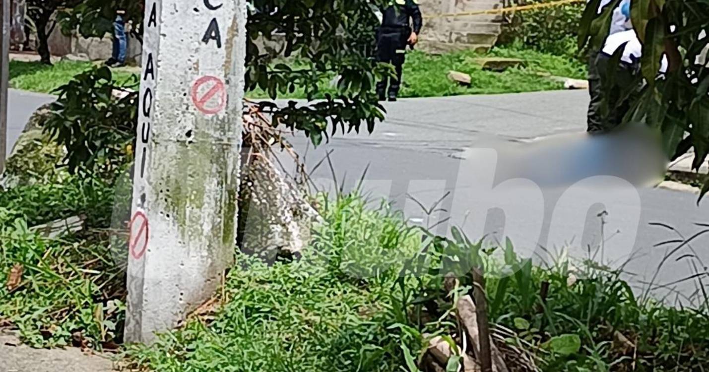 Policía de civil disparó contra atracador en medio de robo en Bello