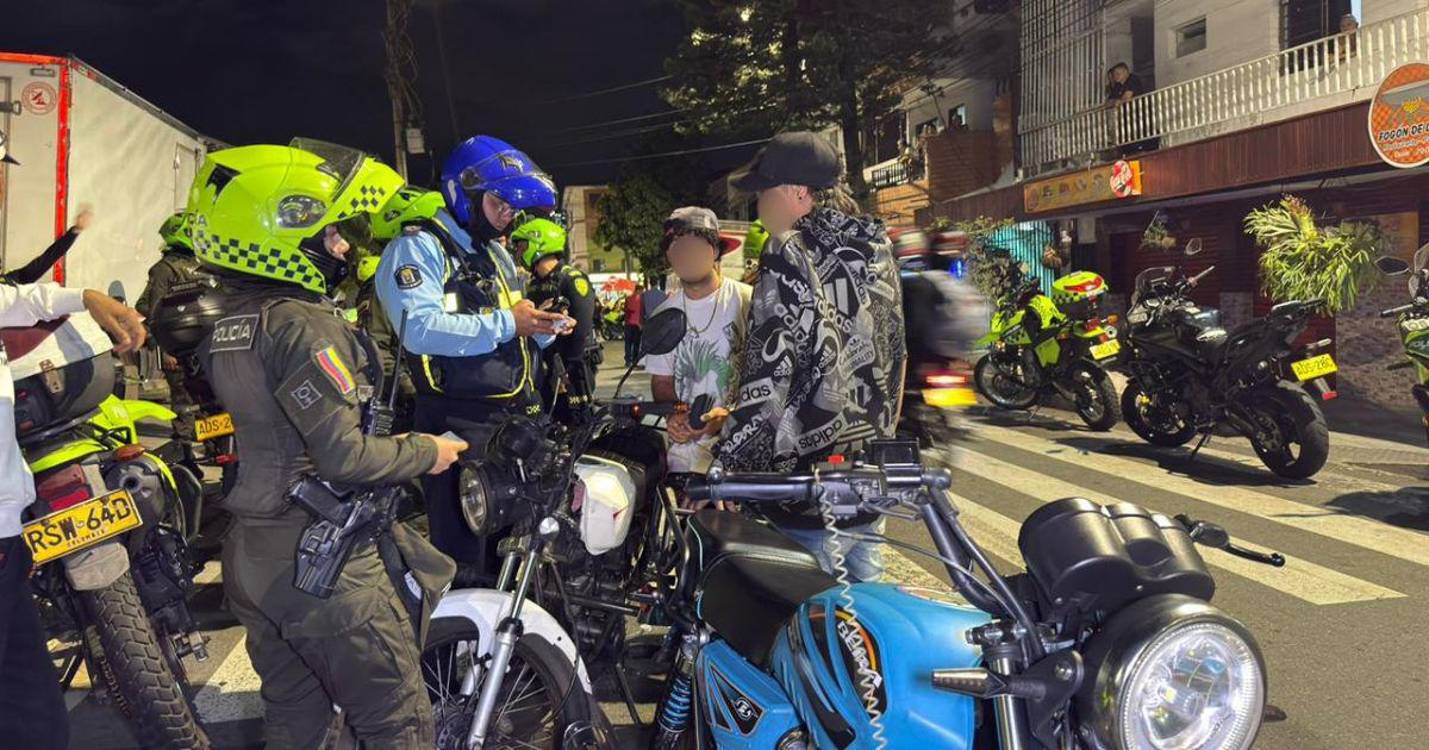 Las intervenciones incluyeron controles a establecimientos comerciales, verificación de antecedentes y operativos de inspección en vía pública. FOTO: ALCALDÍA DE MEDELLÍN
