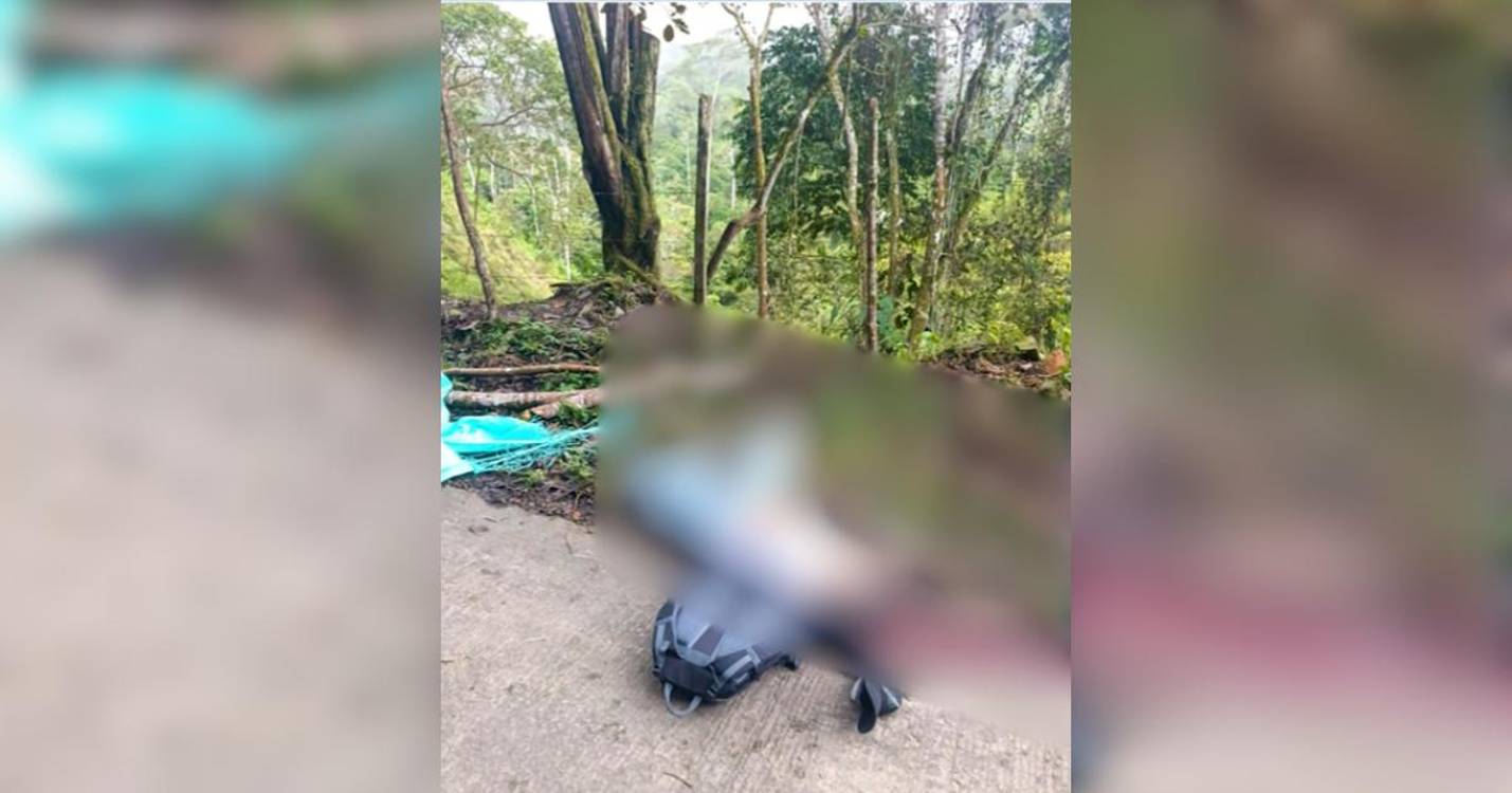 El cuerpo de la mujer quedó tendido en la vía. FOTO: D.R.A