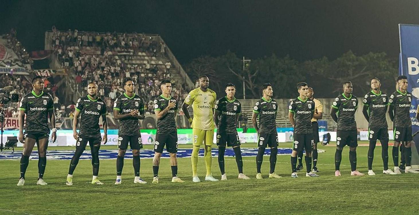 En los actos protocolarios se notó la ausencia de David Ospina y que en su lugar estaba Harlen ‘Chipi Chipi’ Castillo. FOTO: NACIONAL.