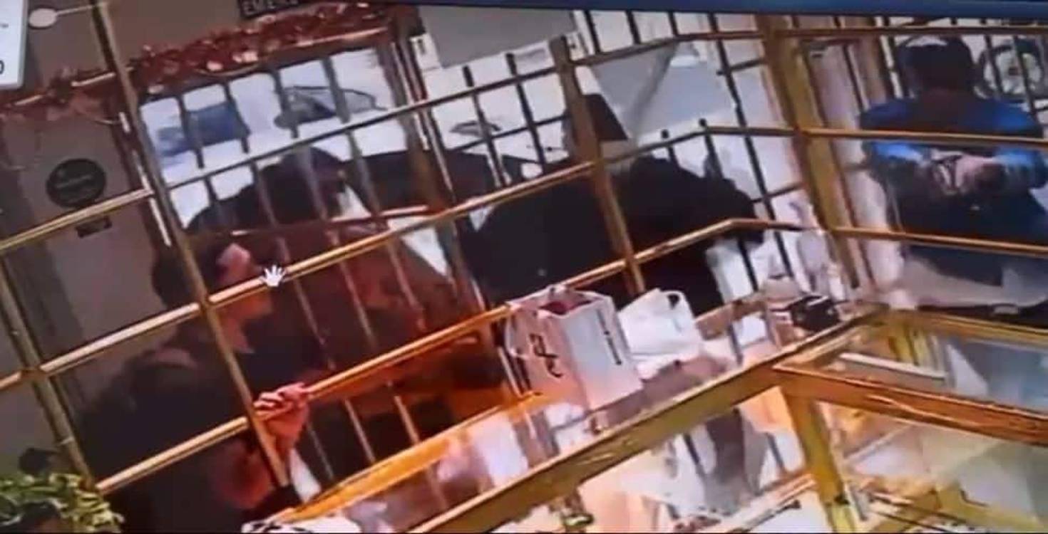 Captura de video del robo a la joyería. FOTO: ALCALDÍA DE ITAGÜÍ