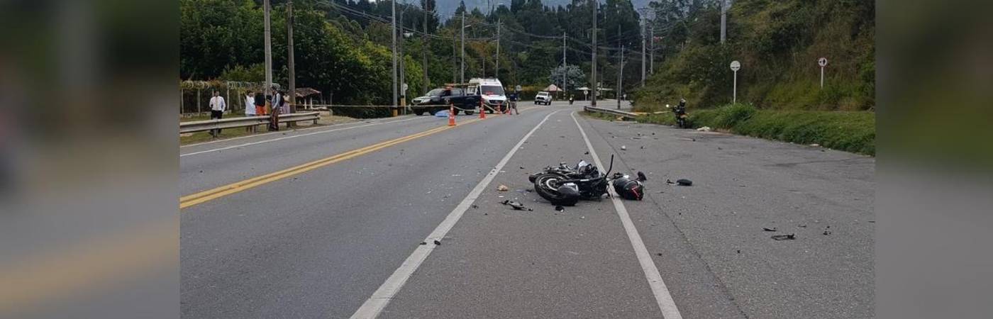 Los vehículos involucrados quedaron bastante destruidos por el impacto. FOTO: MI ORIENTE 