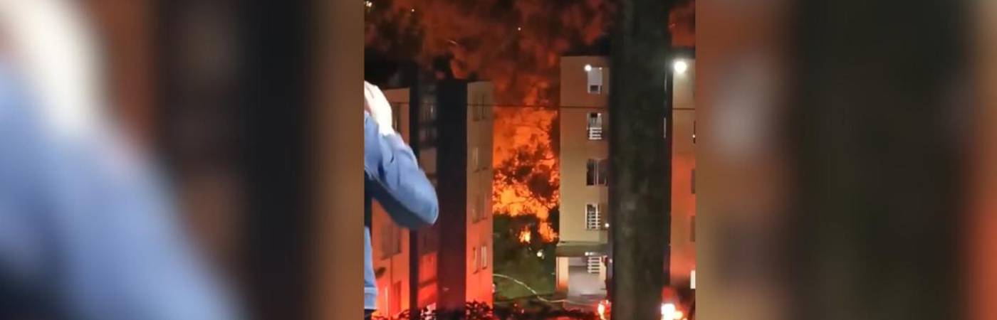 El incendio en San Antonio de Prado quedó registrado en videos compartidos en redes sociales. FOTO: CORTESÍA DENUNCIAS ANTIOQUIA