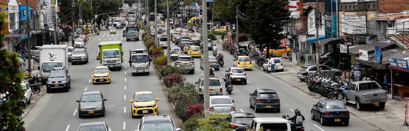 Movilidad en Medellín. FOTO: MANUEL SALDARRIAGA
