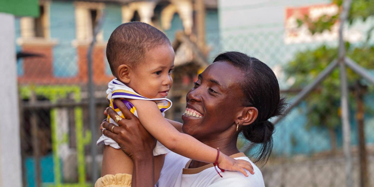 Juanita Mosquera vive en Apartadó y tiene tres hijos de 2, 8 y 11 años. Los tres han estado en el programa de nutrición, una alianza entre la fundación de Banacol, y Comfama.