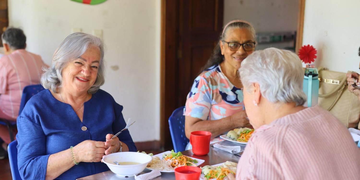Lod adultos mayores reciben una alimentación, balanceada y adaptada a las necesidades nutricionales. FOTO: ALCALDÍA DE MEDELLÍN