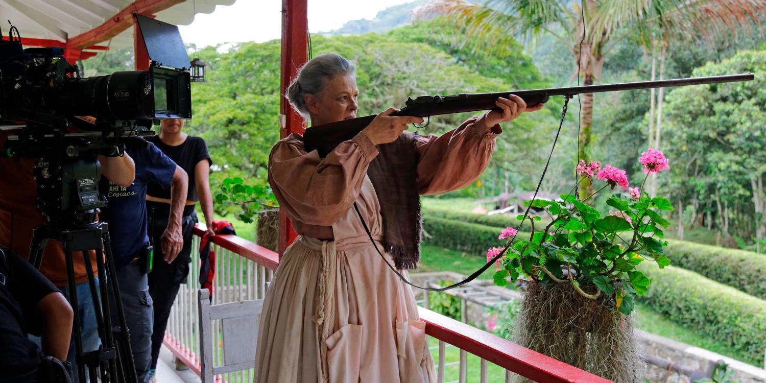 María Cecilia Botero le da vida a una capataz que corretea a Cosiaca y dicen que esas escenas son pa morirse de la risa.