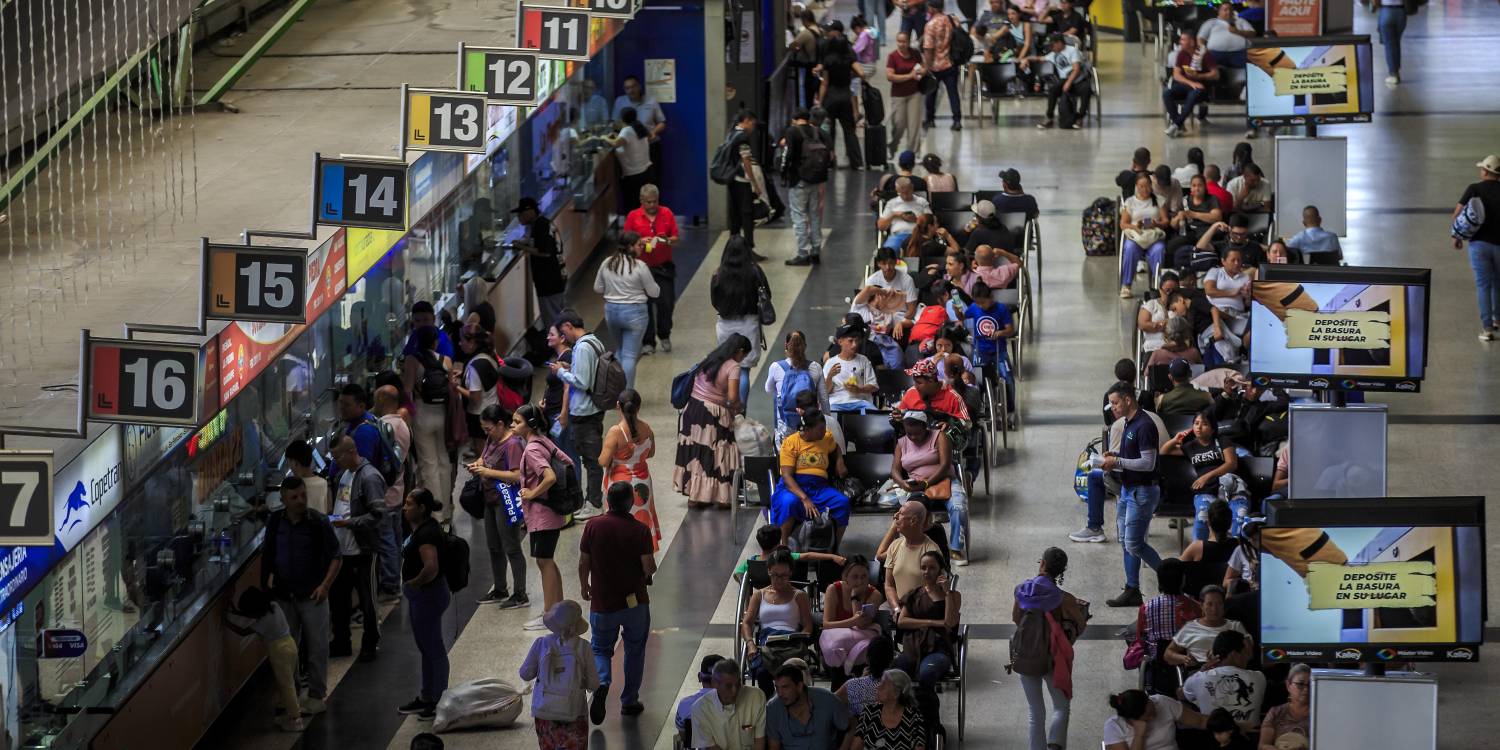 Viajeros en el terminal de Transporte Norte. <b><span class=mln_small-caps_mln>/FOTO: ANDRÉS CAMILO SUÁREZ ECHEVERRY</span></b>