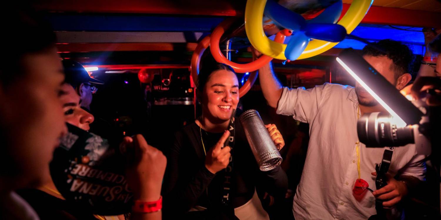 Los asistentes también pusieron a prueba sus habilidades músicales. FOTO: CAMILO SUÁREZ