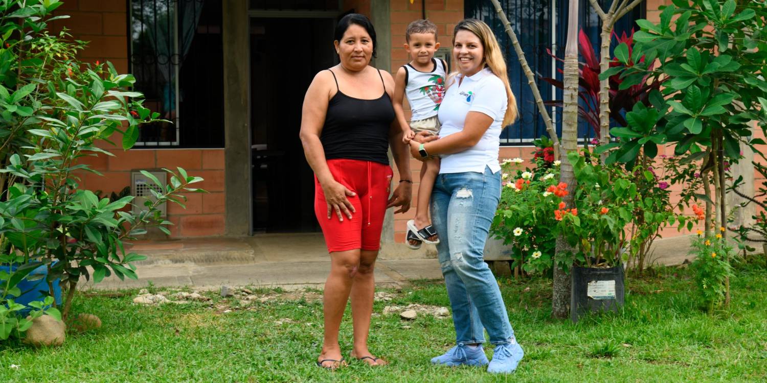 Gabriela Trujillo (a la Der.) estuvo desde su niñez inmersa en las fincas bananeras. Hoy es directora general de Grupo AgroSiete, que comercializa con Uniban.