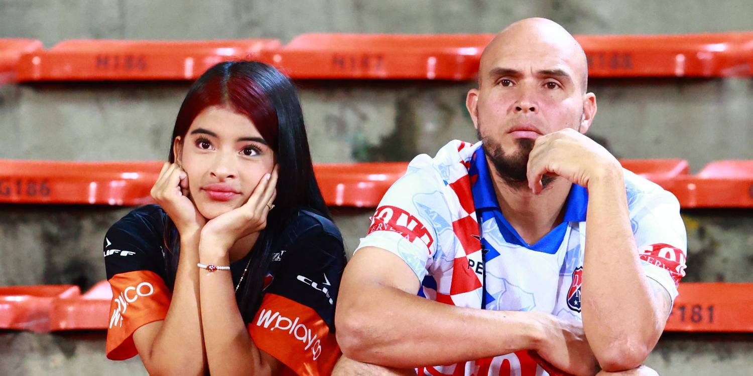 La afición poderosa no ocultó el desazón del resultado en el fortón rojo. <b><span class=mln_small-caps_mln>/ FOTO: MANUEL SALDARRIAGA.</span></b>