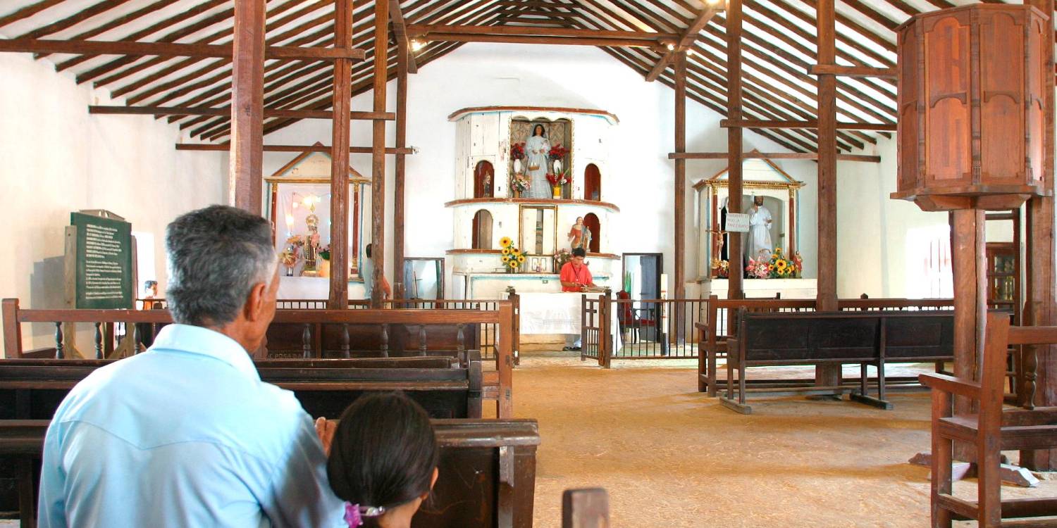 El altar de la primera iglesia construida en Antioquia. /FOTO: ARCHIVO - EL COLOMBIANO