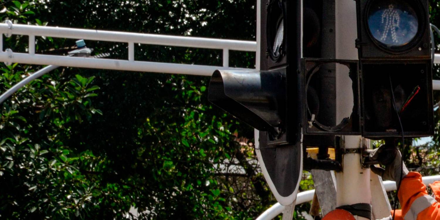 Así se ve un semáforo vandalizado. /FOTO: CORTESÍA