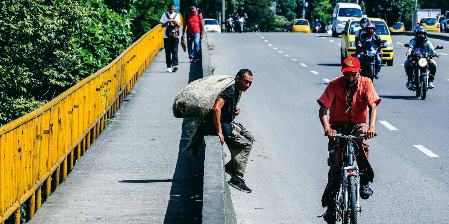 El puente de Barranquilla, al norte de Medellín, ya es conocido por este tipo de ataques, principalmente a motociclistas. /FOTO: JAIME PÉREZ