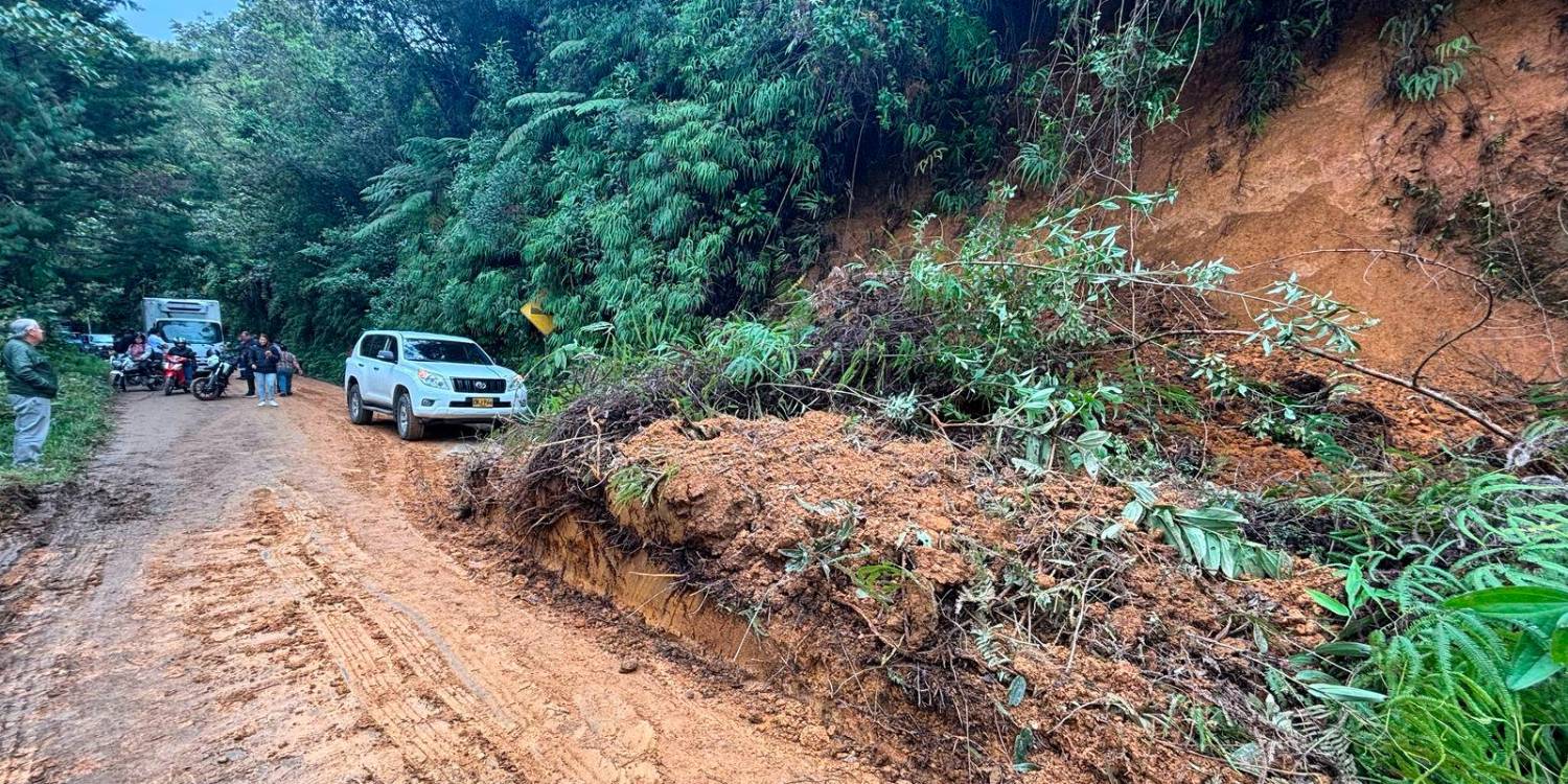 Ya habilitaron paso a un solo carril en la vía Abejorral-La Ceja. /FOTO: CORTESÍA