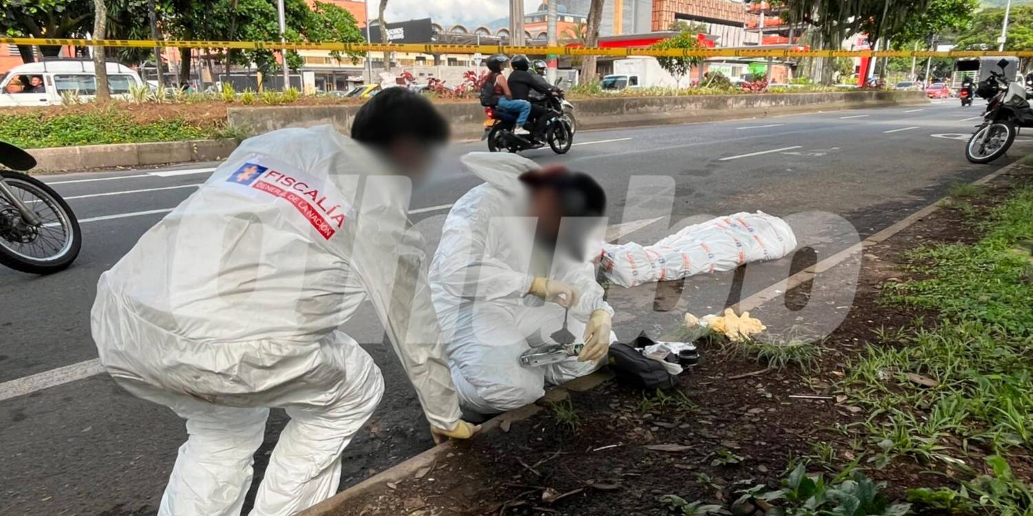 $!La media botella de aguardiente fue analizada también por los servidores de criminalística del CTI de la Fiscalía. /FOTO: ANDRÉS FELIPE OSORIO GARCÍA