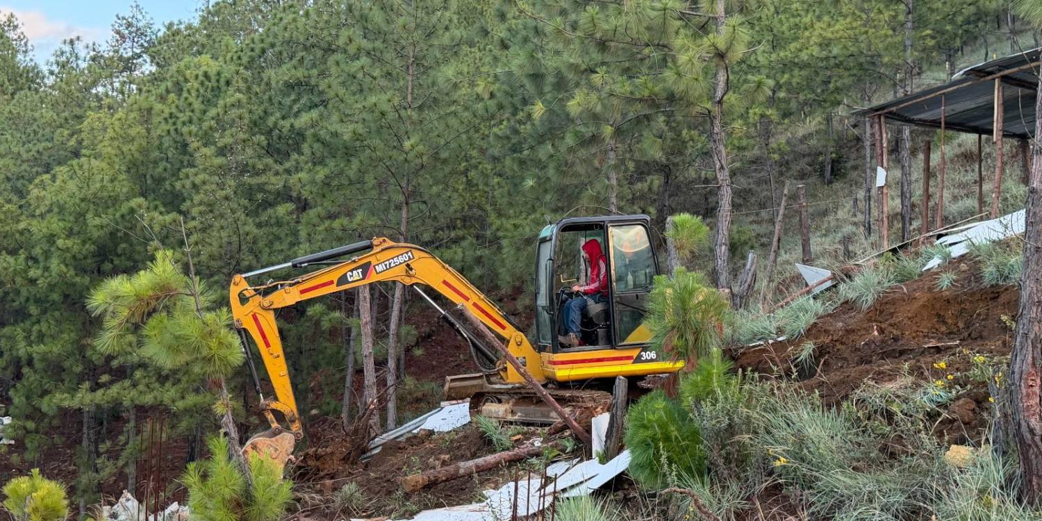 EN FOTOS: Demolieron 15 casas en construcción en el Cerro Quitasol