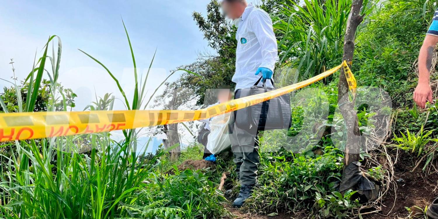 Agentes de la Sijín de la Policía se encargaron de las labores judiciales. /FOTO: ANDRÉS FELIPE OSORIO GARCÍA