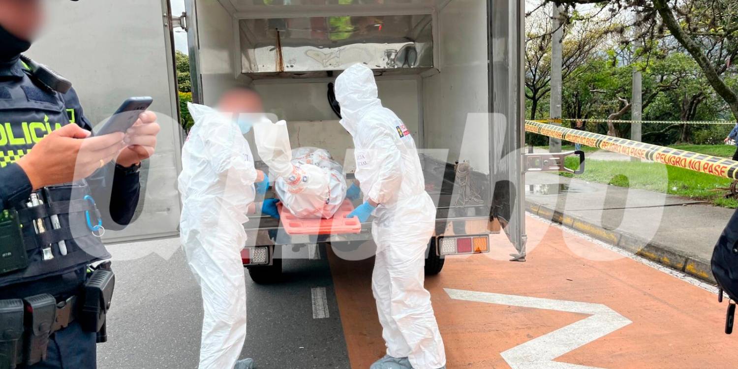 Agentes del Cuerpo Técnico de Investigación (CTI) de la Fiscalía realizaron la inspección del cadáver. /FOTO: ANDRÉS FELIPE OSORIO GARCÍA