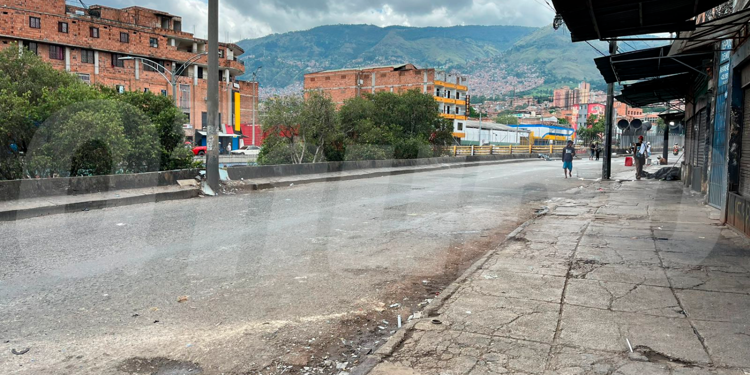 En este punto habría sido encontrado el cuerpo en una bolsa y con papel vinipel. /FOTO: ANDRÉS FELIPE OSORIO.