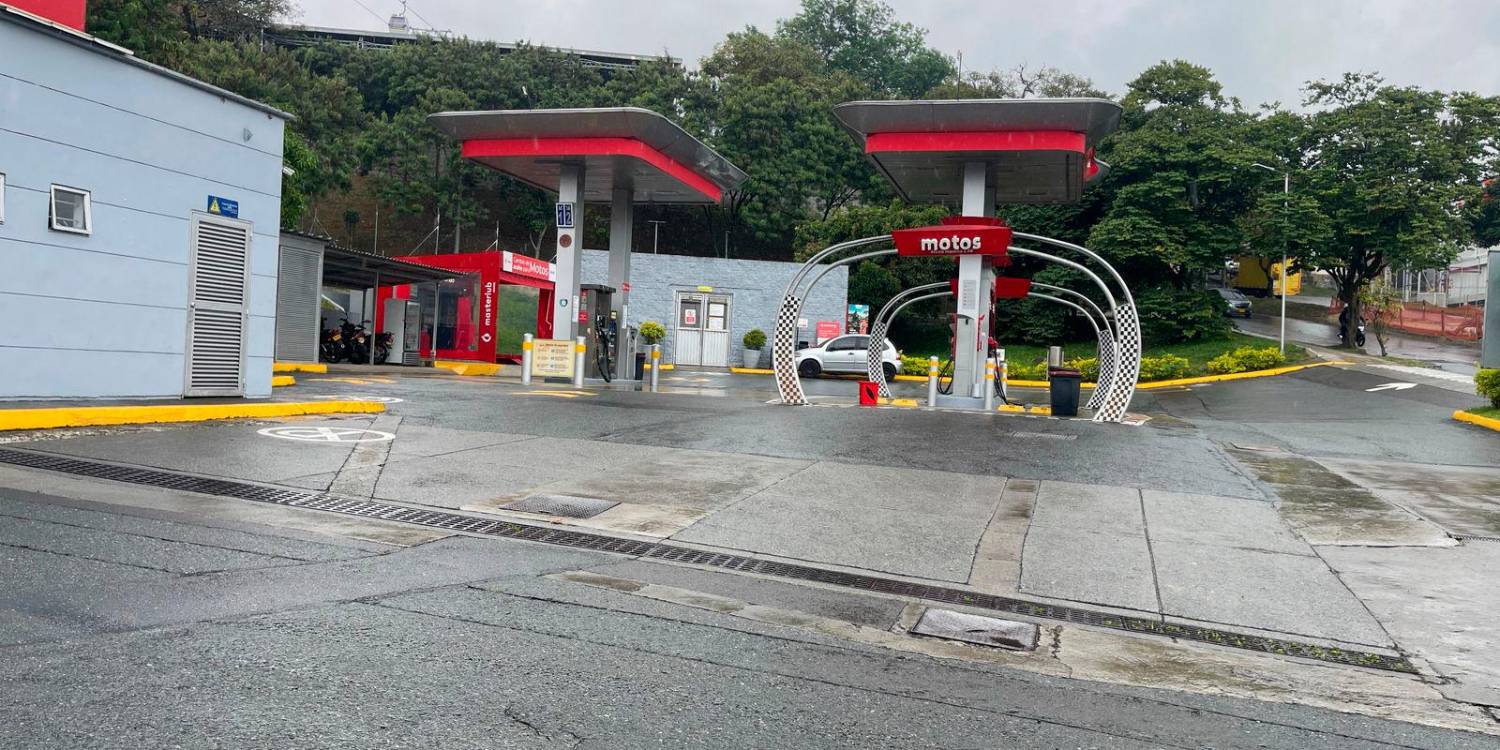 Una de las estaciones que estuvo cerrada por el desabastecimiento de combustible fue la que se encuentra frente a Zenú. / FOTO: SINDY VALLE