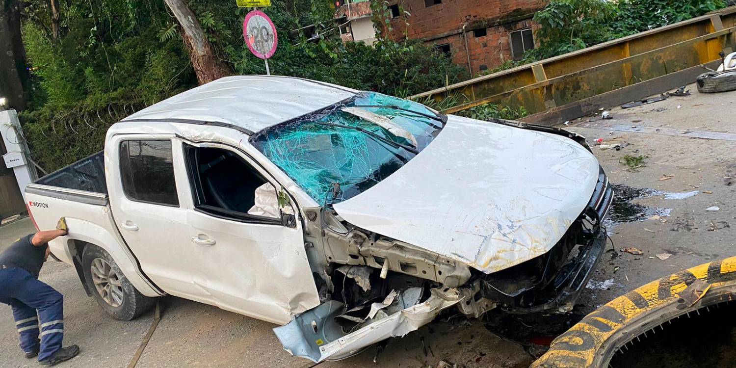 Así quedó la camioneta luego del accidente. /FOTO: CORTESÍA BOMBEROS LA ESTRELLA