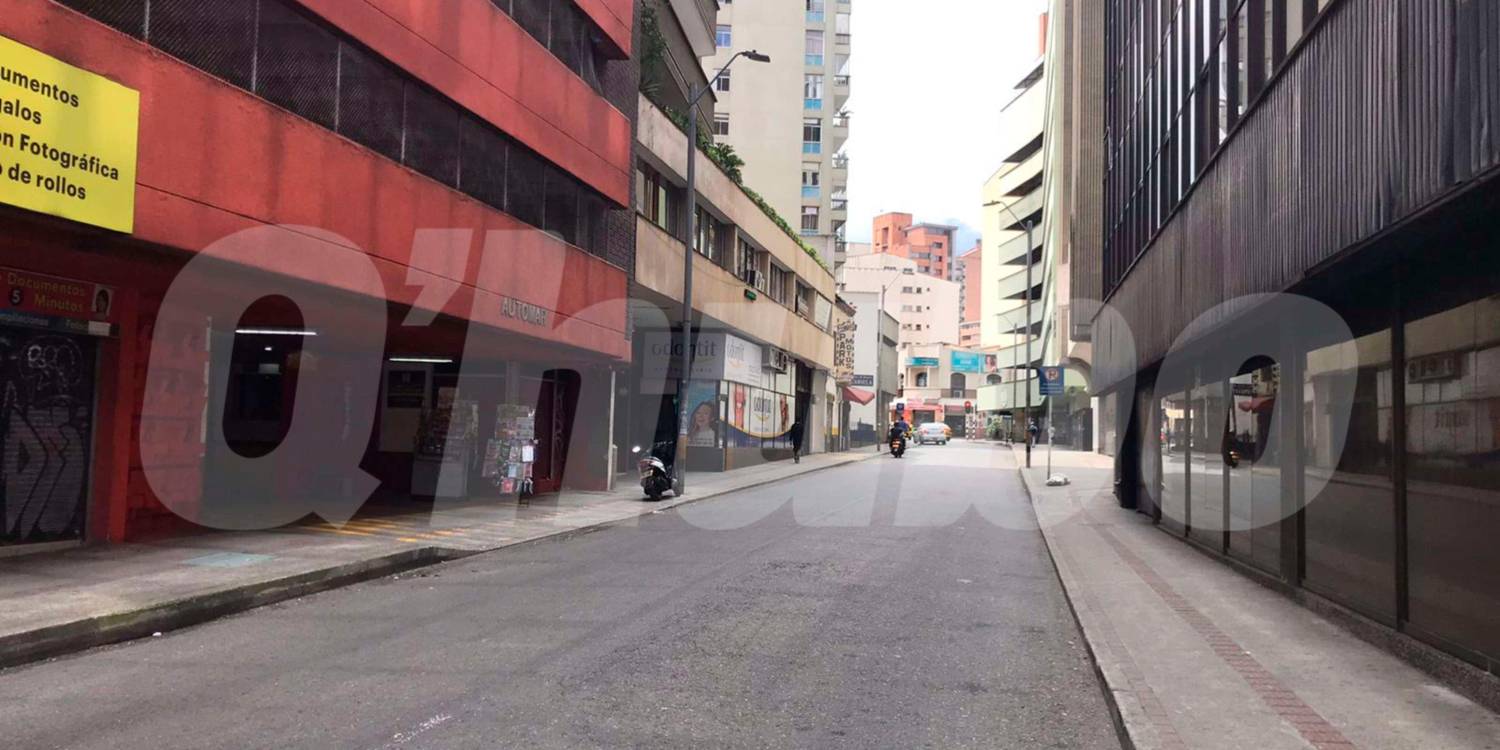 Por esta calle emprendió la huida el agresor, la víctima también corrió pero de desplomó en esta cuadra. <b><span class=mln_small-caps_mln>/FOTO: LAURA ROSA JIMÉNEZ VALENCIA</span></b>
