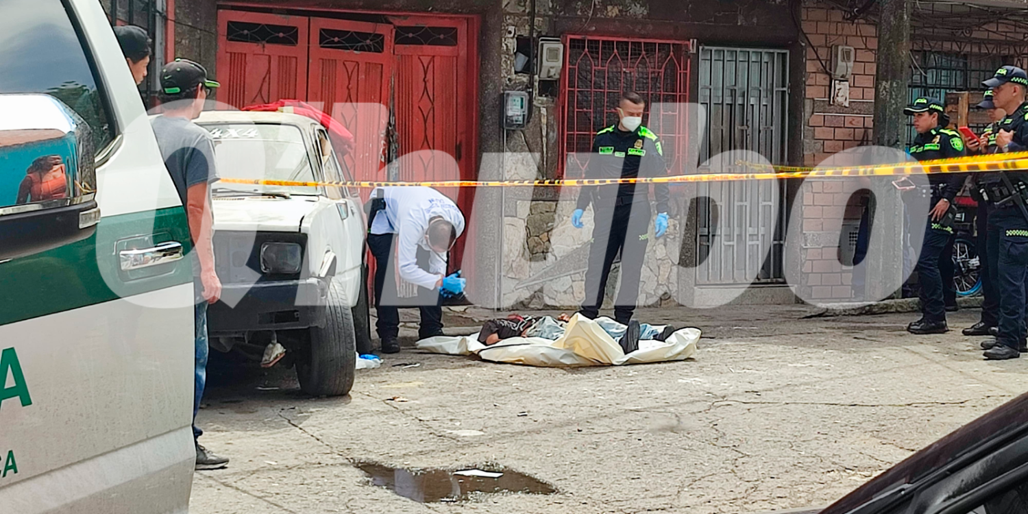 Las autoridades llegaron para hacer el levantamiento del cuerpo. /FOTO: ANDRÉS GARCÍA
