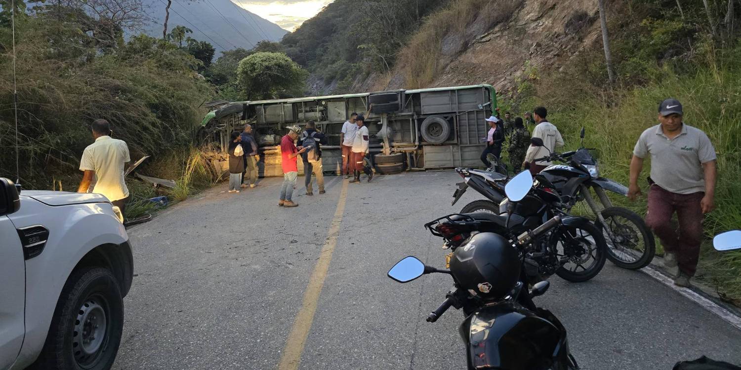 Bus accidentado en Ituango. FOTO: D.R.A