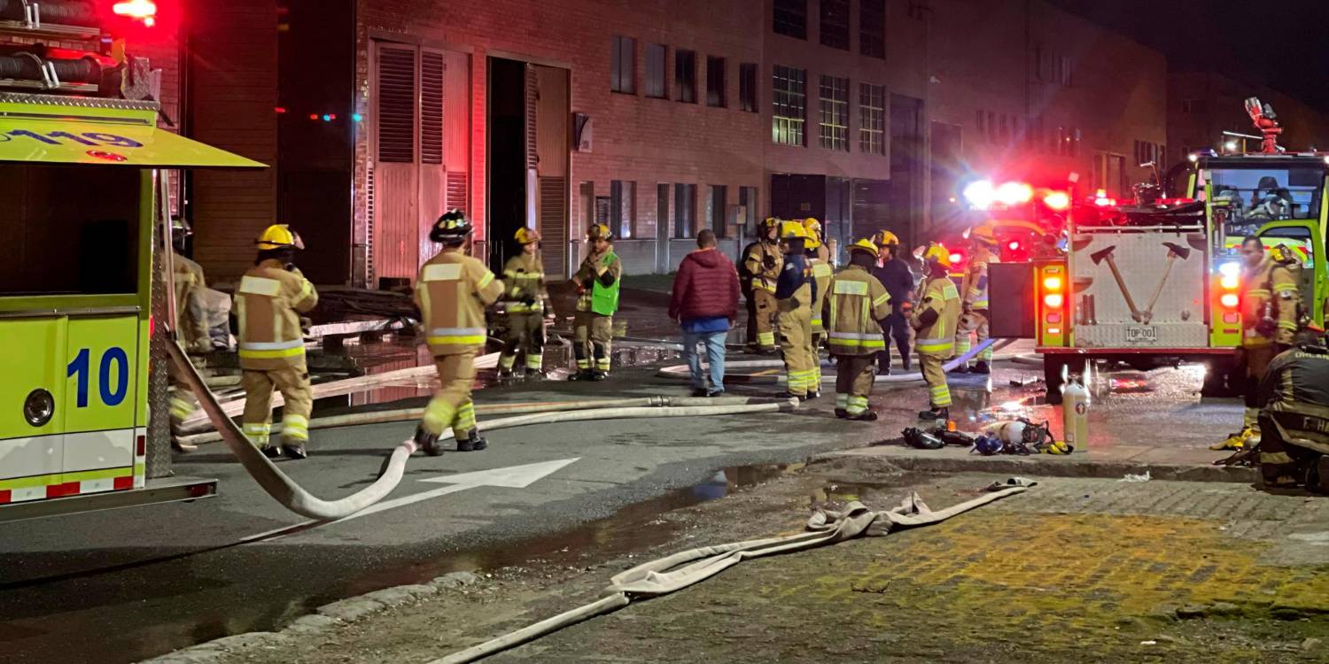 $!Bomberos de diferentes pueblos del Oriente antioqueño acudieron al sitio para prestar sus servicios. /FOTOS: CORTESÍA ALCALDÍA DE RIONEGRO
