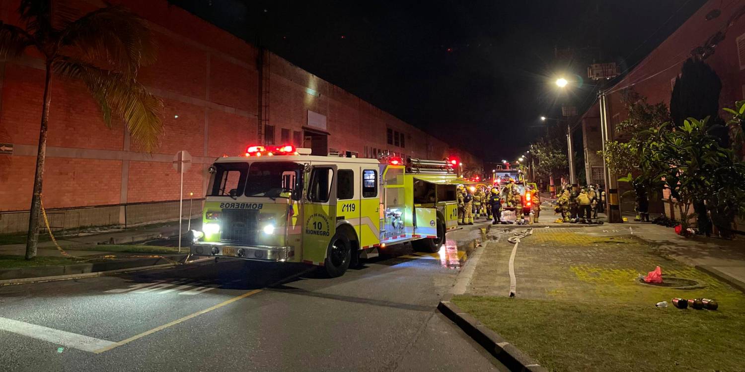 EN IMÁGENES: Incendio en Rionegro dejó multimillonarios pérdidas