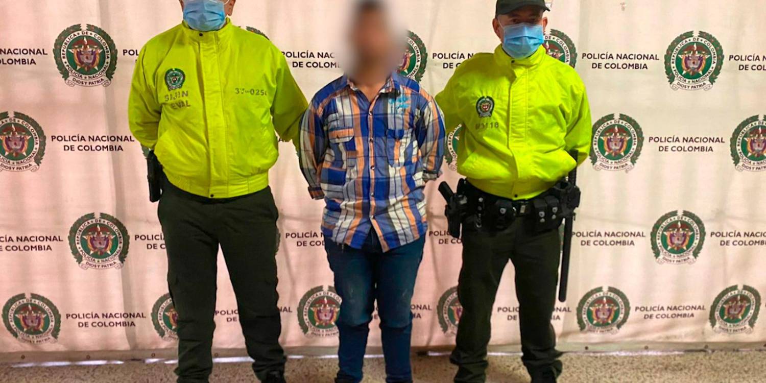 Momento de la captura del vendedor ambulante. /FOTO: CORTESÍA