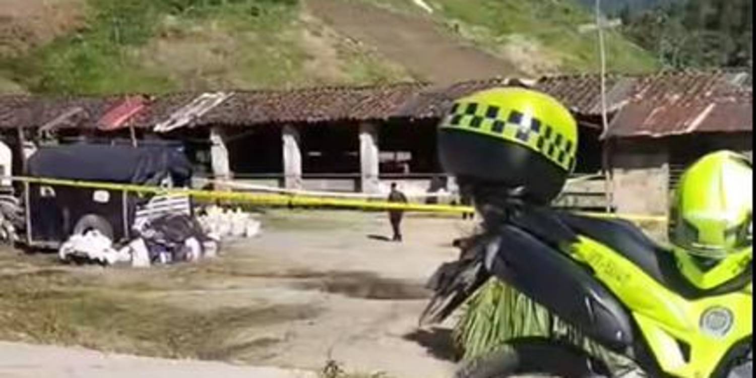 La policía llegó hasta el lugar de los hechos. <b><span class=mln_small-caps_mln>/FOTO: TOMADA DE VIDEO</span></b>