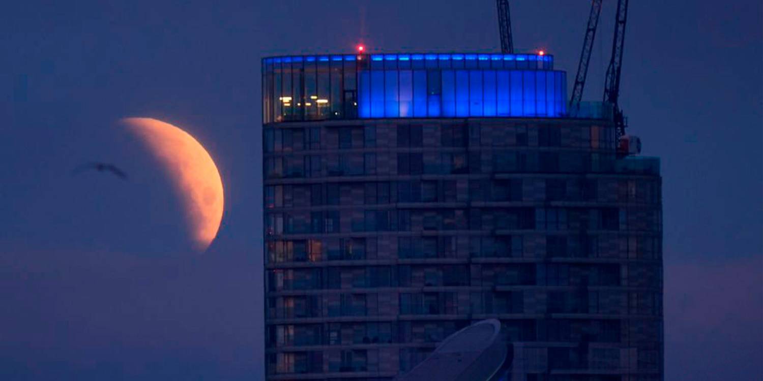 EN FOTOS: ¡Una cosa de locos! Las fotos más espectaculares que dejó el eclipse lunar
