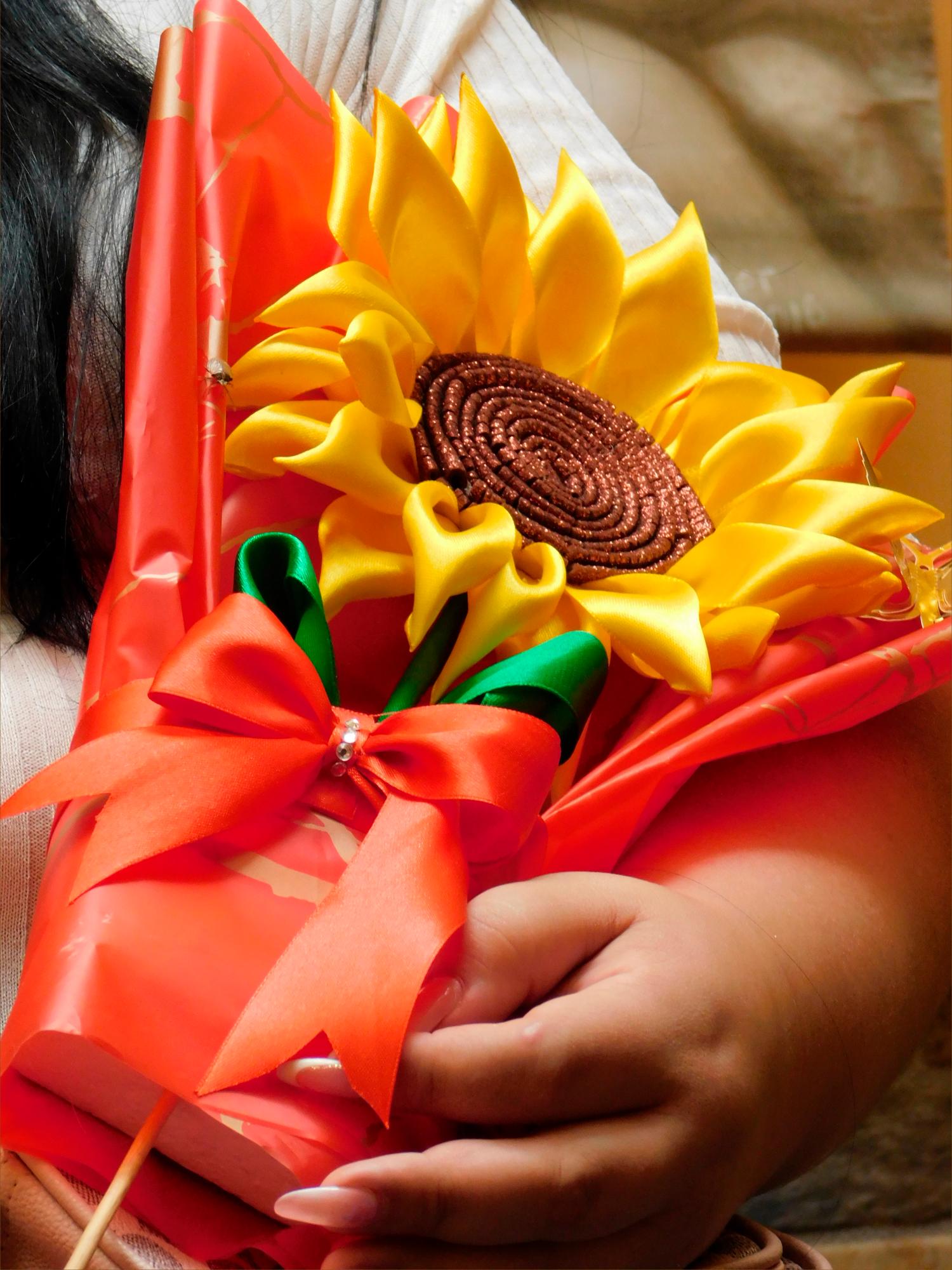 #MujeresResilientes Las rosas que elabora Rosányelis son eternas