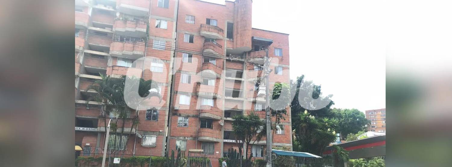 <span class=mln_uppercase_mln>En</span><b><span class=mln_uppercase_mln> este edificio ocurrió el extraño homicidio. FOTO: LAURA ROSA JIMÉNEZ</span></b>