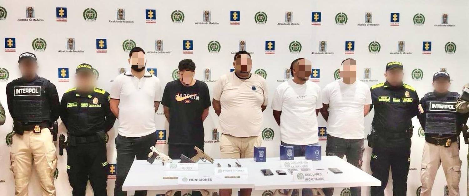 Ellos fueron los 5 capturados. FOTO: CORTESÍA SECRETARÍA DE SEGURIDAD MEDELLÍN