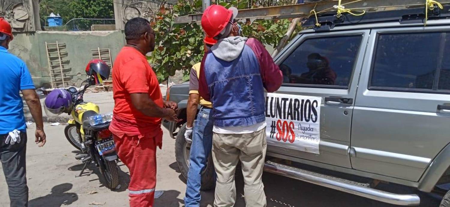 Algunos de los compañeros de David Garcés en Voluntarios S.O.S. FOTO: CORTESÍA