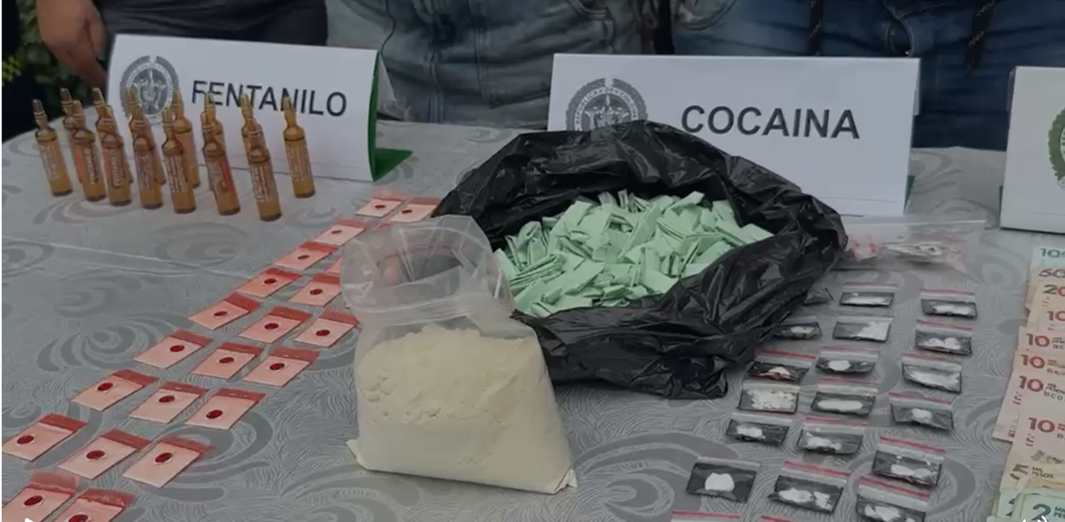 Elementos incautados en el operativo contra la banda Caicedo. FOTO: POLICÍA METROPOLITANA VALLE DE ABURRÁ