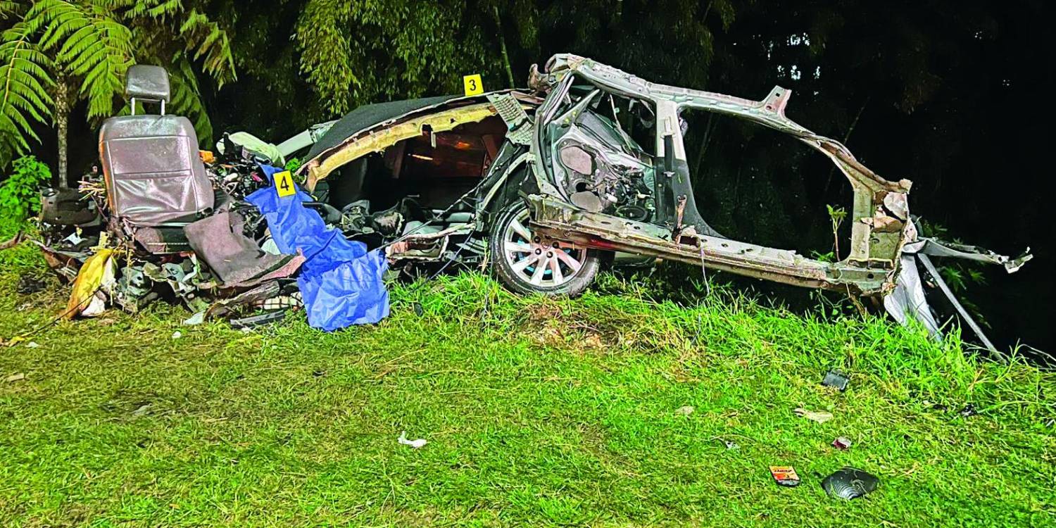Así quedó el carro tras el rescate de sus ocupantes. <b><span class=mln_small-caps_mln>/FOTO: CORTESÍA</span></b>