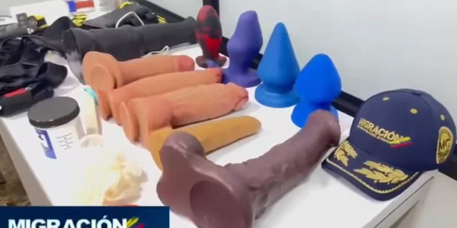 <span class=mln_uppercase_mln>Estos</span><b><span class=mln_uppercase_mln> fueron los juguetes hallados en la maleta del extranjero. FOTO: CORTESÍA MIGRACIÓN COLOMBIA</span></b>