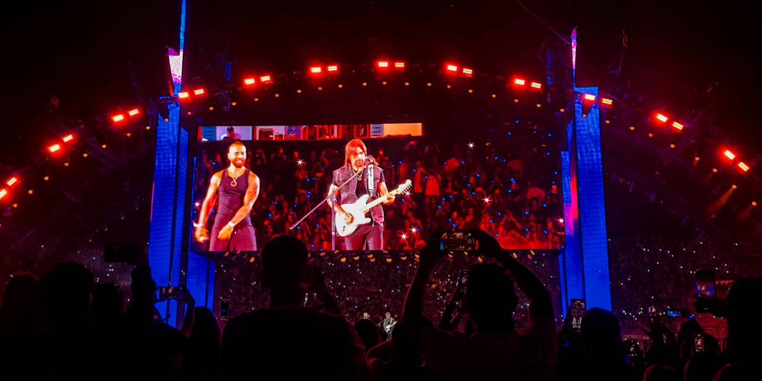 Juanes subió al escenario para cantar ‘La camisa negra’.