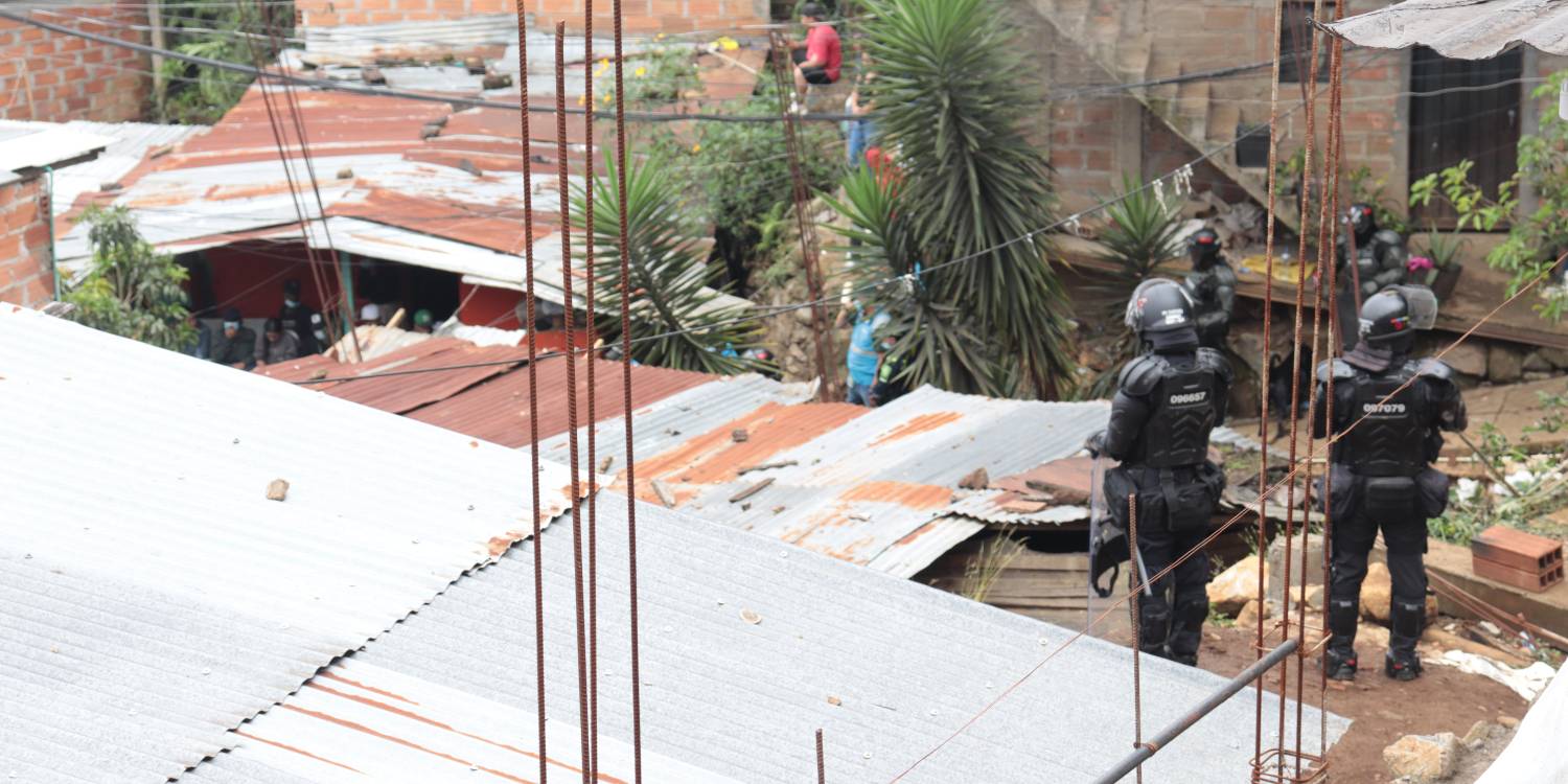 El tira y afloja en Manrique: Familias evacuadas y justicia a favor