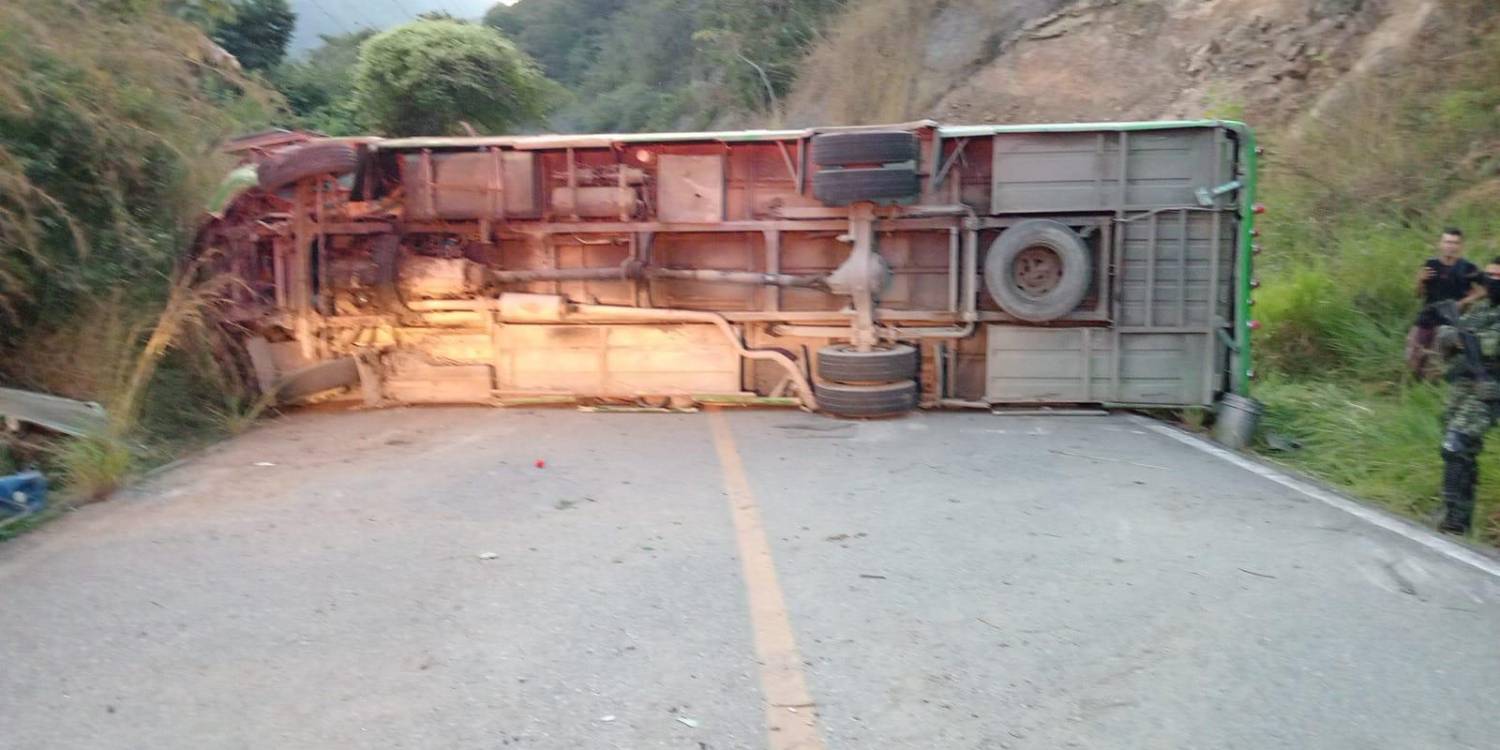 Bus accidentado en Ituango. FOTO: D.R.A