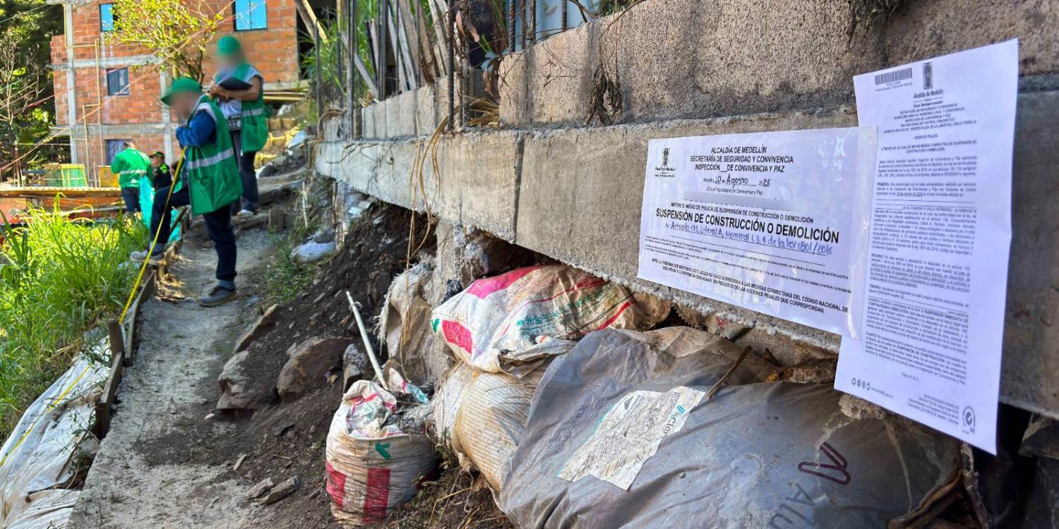 El riesgo de las construcciones es evidente en Villatina. FOTO: ALCALDÍA DE MEDELLÍN