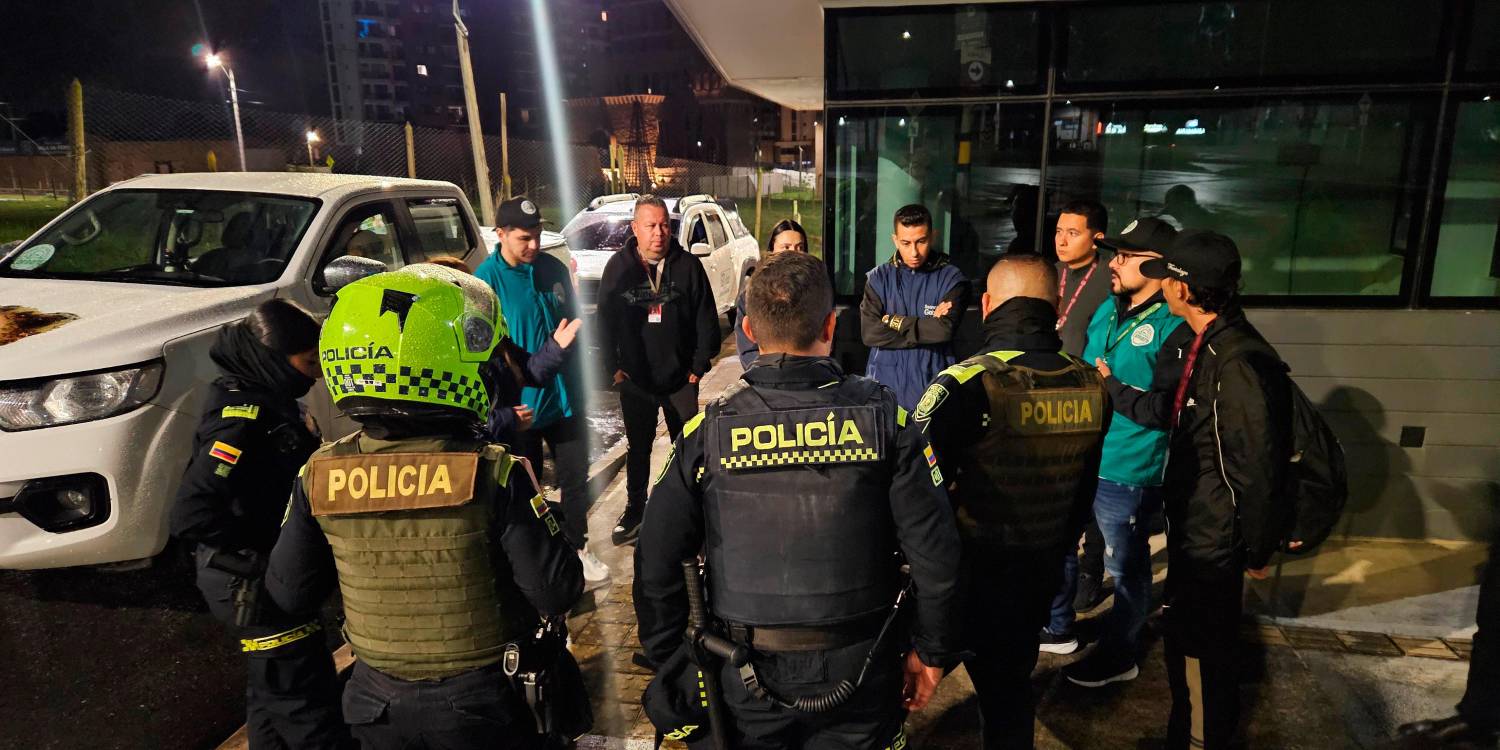 Las autoridades se reunieron con los comerciantes para generar conciencia sobre los altos niveles de ruido. <b><span class=mln_small-caps_mln>/FOTO: ALCALDÍA DE RIONEGRO. </span></b>